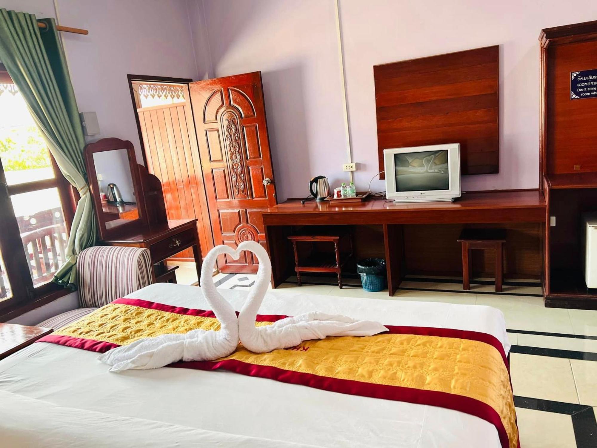 Khampaseuth Hotel Vang Vieng Exterior photo