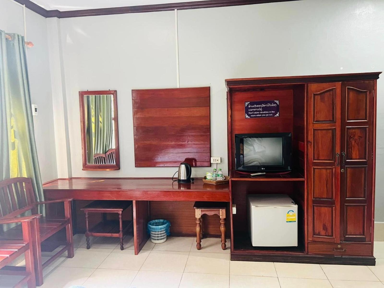 Khampaseuth Hotel Vang Vieng Exterior photo